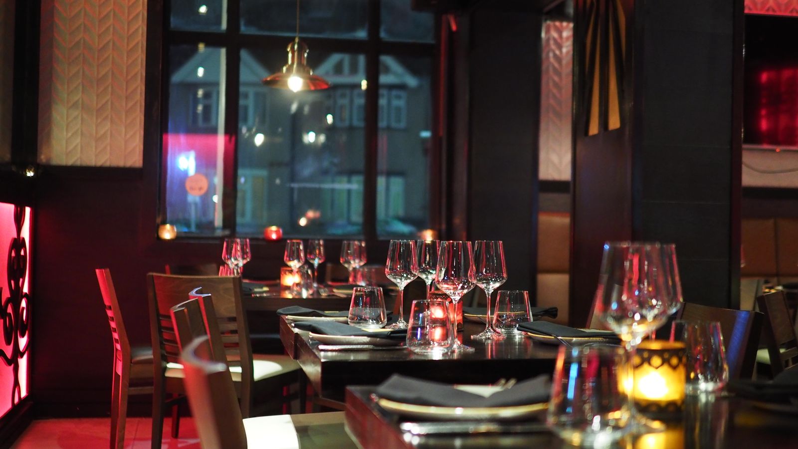 An intimate table