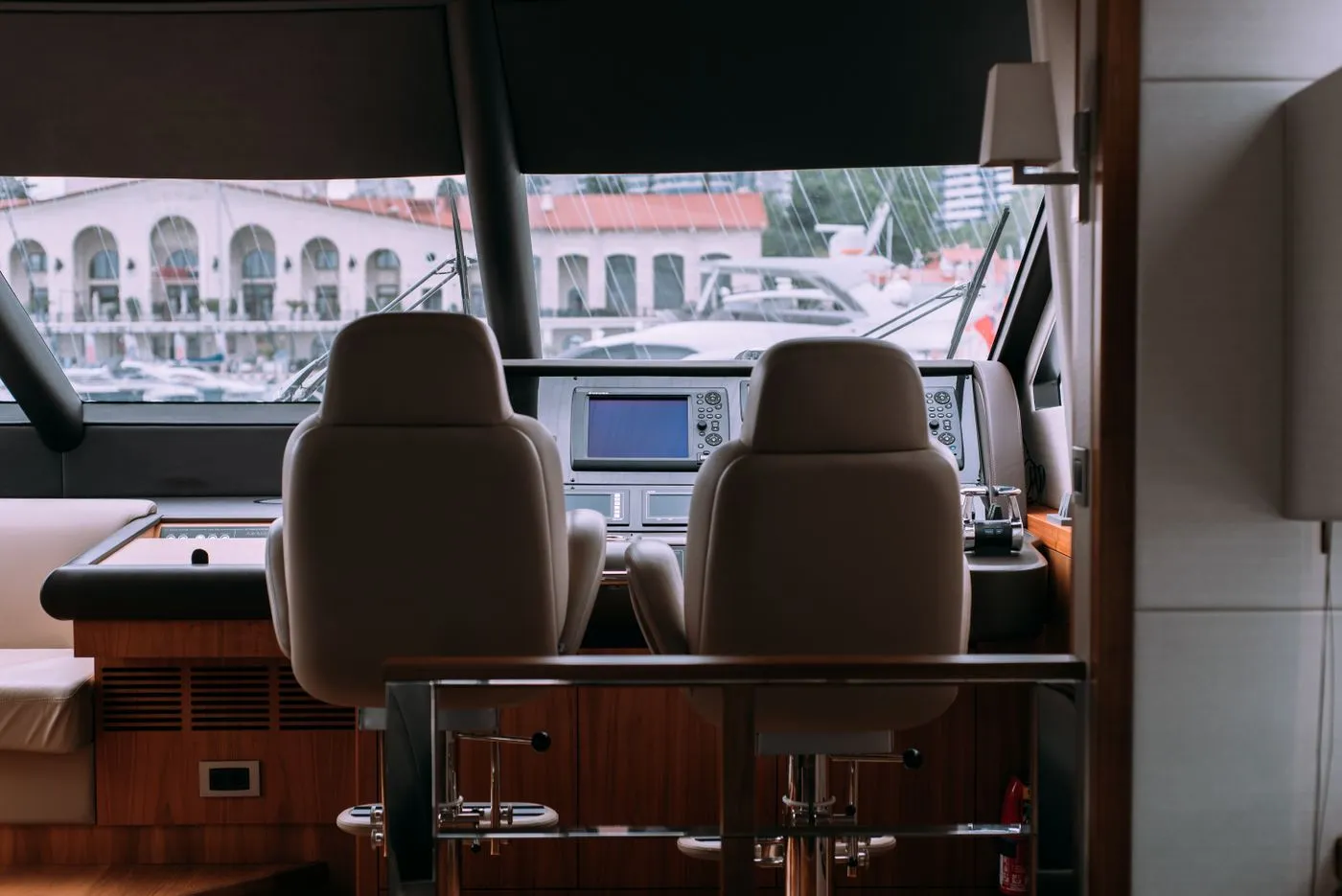 Helm console with leather seating